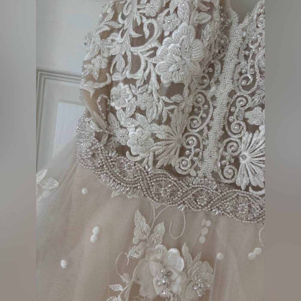 Calla Blanche Luxury wedding gown - Picture 5 of 7